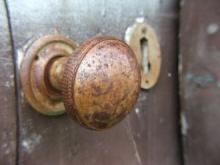 מנעולן בראש העין